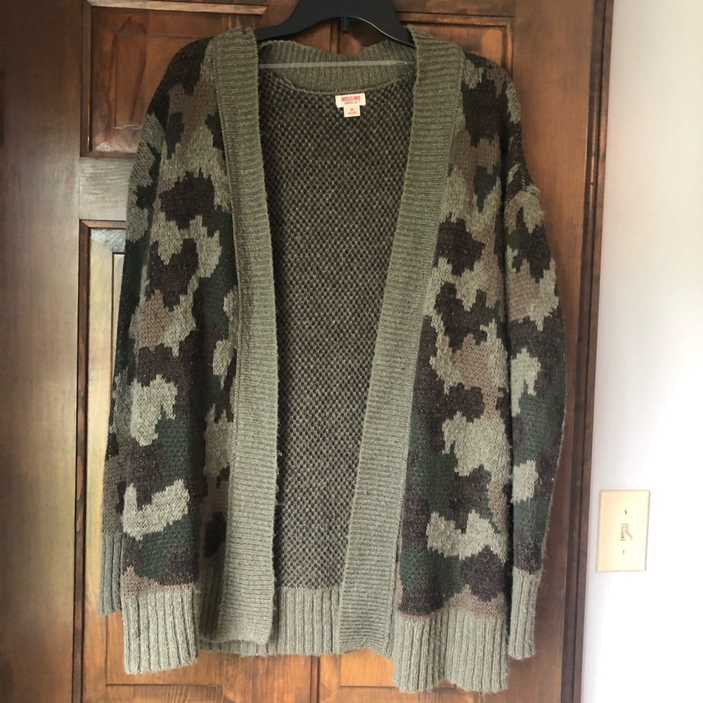 long-sleeve knit camo cardigan!